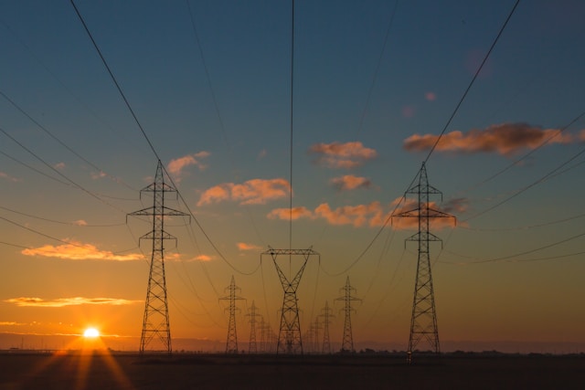 ペロブスカイト太陽電池とは？次世代エネルギーの主役を仕組みから将来性まで徹底解説