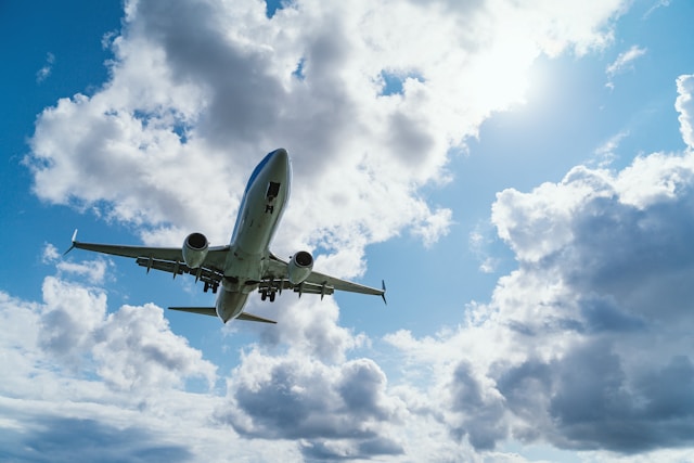 SAFとは？持続可能な航空燃料の種類や作り方、メリット・デメリットを簡単に解説
